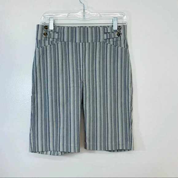 89th Madison Pull On Shorts Woman  Size Small Pull On Stretch Blue  Stripe 10” - Picture 1 of 9